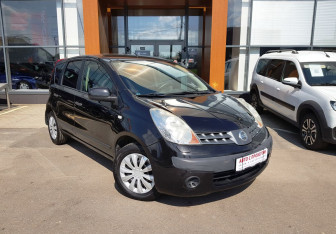 Подержанный автомобиль Nissan Note 2007 года (3 фото)