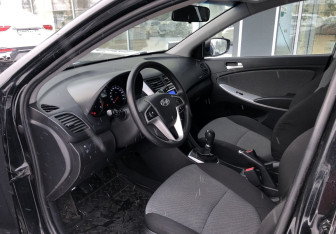 Подержанный автомобиль Hyundai Solaris Hatchback 2014 года (9 фото)