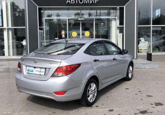 Подержанный автомобиль Hyundai Solaris Sedan 2013 года (5 фото)