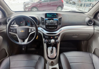 Подержанный автомобиль Chevrolet Orlando 2012 года (15 фото)
