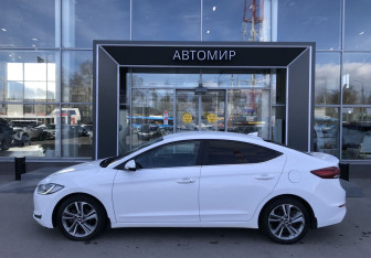 Подержанный автомобиль Hyundai Elantra Sedan 2017 года (8 фото)