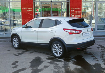 Подержанный автомобиль Nissan Qashqai 2016 года (7 фото)
