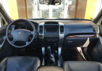 Подержанный автомобиль Toyota Land Cruiser Prado 2003 года (11 фото)