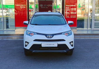 Подержанный автомобиль Toyota RAV4 2018 года (2 фото)