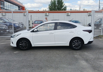 Подержанный автомобиль Hyundai Solaris Sedan 2022 года (8 фото)