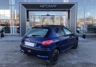 Подержанный автомобиль Peugeot 206 Hatchback 2000 года (5 фото)