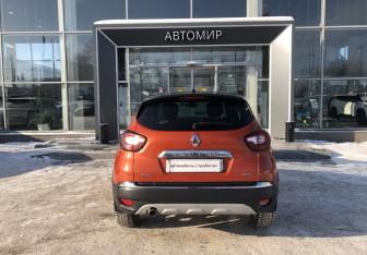 Подержанный автомобиль Renault Kaptur 2017 года (6 фото)