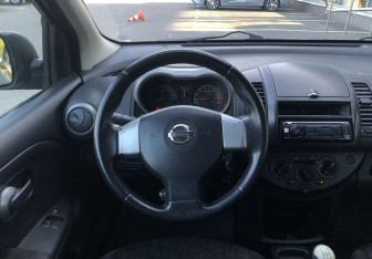 Подержанный автомобиль Nissan Note 2007 года (12 фото)
