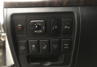 Подержанный автомобиль Toyota Land Cruiser Suv 2013 года (15 фото)