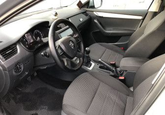 Подержанный автомобиль Skoda Octavia Liftback 2014 года (9 фото)