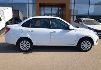 Подержанный автомобиль LADA (ВАЗ) Granta Sedan 2023 года (4 фото)