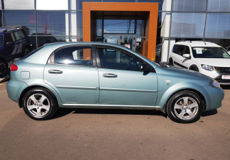 Подержанный автомобиль Chevrolet Lacetti Hatchback 2004 года (4 фото)