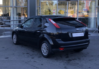 Подержанный автомобиль Ford Focus Hatchback 2008 года (7 фото)