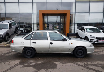 Подержанный автомобиль Daewoo Nexia Sedan 2008 года (4 фото)