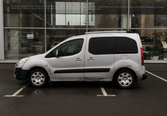 Подержанный автомобиль Peugeot Partner 2009 года (8 фото)