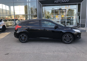 Подержанный автомобиль Ford Focus Hatchback 2012 года (8 фото)