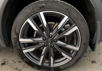 Подержанный автомобиль Geely Monjaro 2023 года (20 фото)