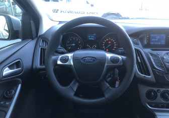 Подержанный автомобиль Ford Focus Hatchback 2012 года (12 фото)