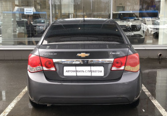 Подержанный автомобиль Chevrolet Cruze Sedan 2011 года (6 фото)