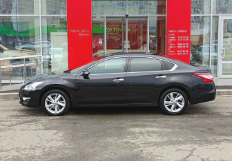 Подержанный автомобиль Nissan Teana 2014 года (8 фото)