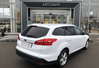 Подержанный автомобиль Ford Focus Wagon 2017 года (7 фото)