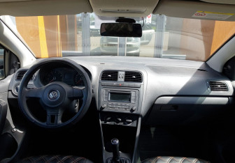 Подержанный автомобиль Volkswagen Polo Sedan 2010 года (11 фото)
