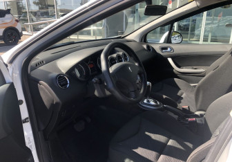 Подержанный автомобиль Peugeot 308 Hatchback 2010 года (9 фото)