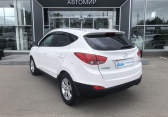 Подержанный автомобиль Hyundai ix35 2012 года (7 фото)