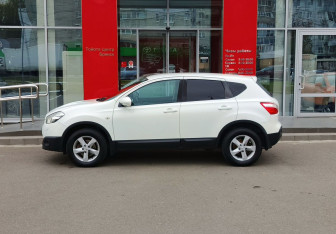 Подержанный автомобиль Nissan Qashqai 2012 года (8 фото)