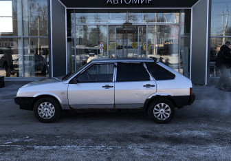 Подержанный автомобиль LADA (ВАЗ) 2109 Hatchback 2003 года (8 фото)