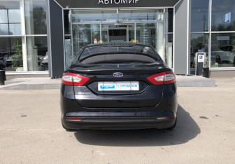 Подержанный автомобиль Ford Mondeo Sedan 2015 года (6 фото)