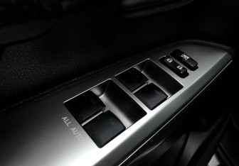 Подержанный автомобиль Toyota Land Cruiser Suv 2013 года (14 фото)