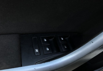 Подержанный автомобиль Opel Astra Hatchback 2013 года (13 фото)