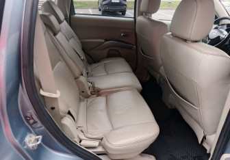 Подержанный автомобиль Mitsubishi Outlander 2008 года (15 фото)