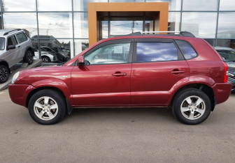 Подержанный автомобиль Hyundai Tucson 2008 года (8 фото)