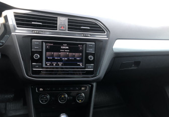 Подержанный автомобиль Volkswagen Tiguan 2019 года (15 фото)