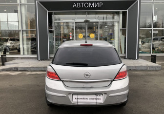 Подержанный автомобиль Opel Astra Hatchback 2005 года (6 фото)