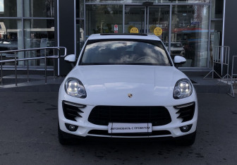 Подержанный автомобиль Porsche Macan 2015 года (2 фото)