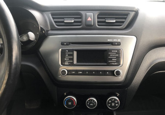 Подержанный автомобиль Kia Rio Sedan 2016 года (14 фото)