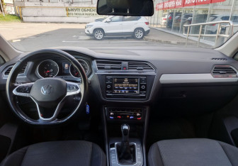 Подержанный автомобиль Volkswagen Tiguan 2020 года (15 фото)