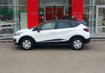 Подержанный автомобиль Renault Kaptur 2018 года (8 фото)