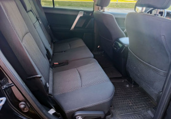 Подержанный автомобиль Toyota Land Cruiser Prado 2019 года (16 фото)