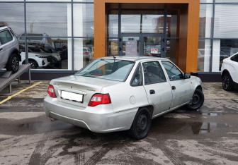 Подержанный автомобиль Daewoo Nexia Sedan 2008 года (5 фото)