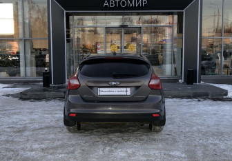 Подержанный автомобиль Ford Focus Hatchback 2014 года (6 фото)