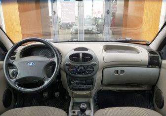 Подержанный автомобиль LADA (ВАЗ) Kalina Sedan 2010 года (11 фото)