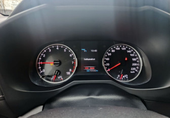 Подержанный автомобиль Toyota RAV4 2020 года (13 фото)