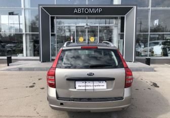 Подержанный автомобиль Kia Ceed Wagon 2010 года (6 фото)