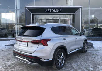 Подержанный автомобиль Hyundai Santa Fe 2022 года (5 фото)