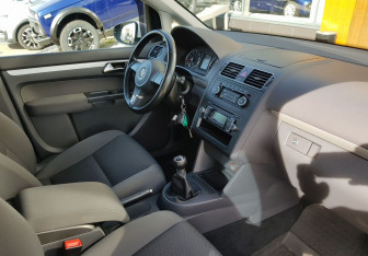 Подержанный автомобиль Volkswagen Touran 2011 года (9 фото)
