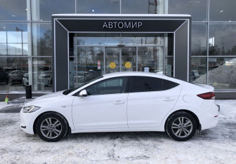 Подержанный автомобиль Hyundai Elantra Sedan 2017 года (8 фото)